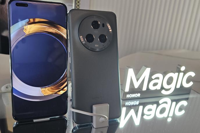 honor | Sprednja in zadnja stran pametnega telefona Honor Magic5 Pro | Foto Srdjan Cvjetović