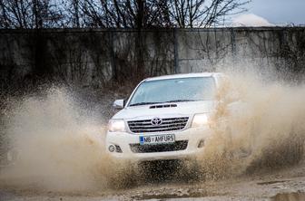 Toyota Hilux – kaj grabincu pomeni zanesljiv in močan pickup