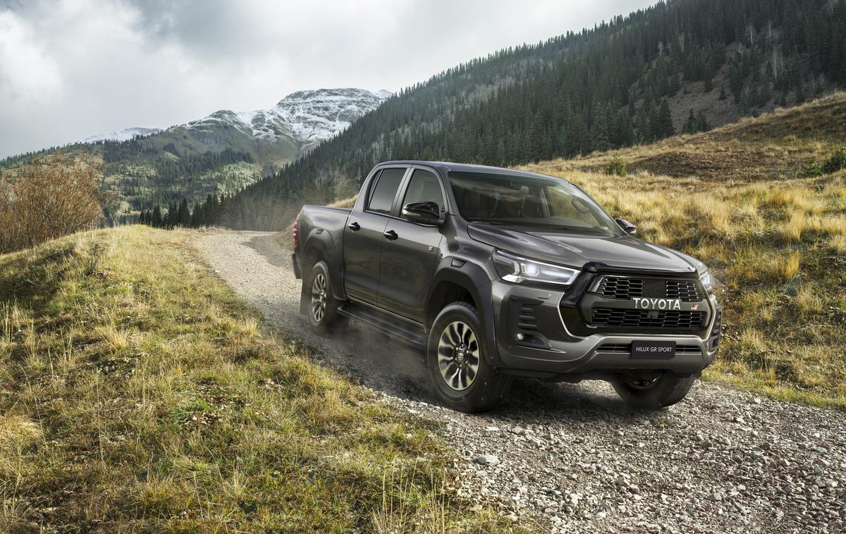 Toyota hilux GR sport | Največje kozmetične spremembe, ki jih prinaša GR sport, so vidne na sprednji maski. | Foto Toyota