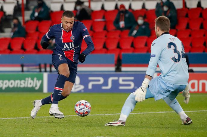 Kylian Mbappe | Kylian Mbappe je v sredo dvakrat premagal vratarja turškega prvaka Merta Gunoka. | Foto Reuters