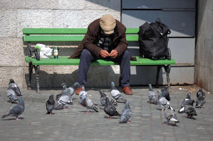 Brezdomci | V trenutnih zimskih razmerah je več kot dobrodošla tudi konkretna vsakodnevna pomoč s hrano, oblačili in zasilnim prenočiščem.  | Foto STA