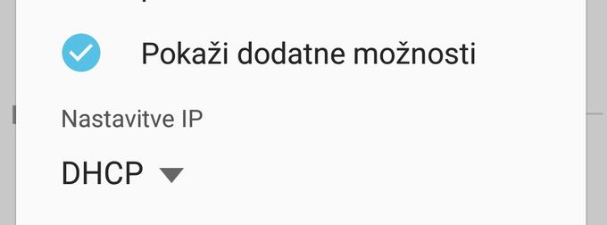 Večina sodobnih pametnih telefonov z Androidom ima v nastavitvah brezžične povezave privzeto vklopljeno možnost DHCP, kar pomeni, da bo naprava vse naslove IP in naslove strežnikov DNS pridobila samodejno, uporabniku pa se s tem ni treba ukvarjati.  | Foto: Matic Tomšič