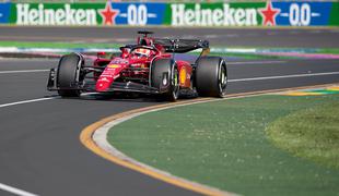 Leclerc in Sainz najhitrejša, gasilec Vettel trening končal na skuterju #video