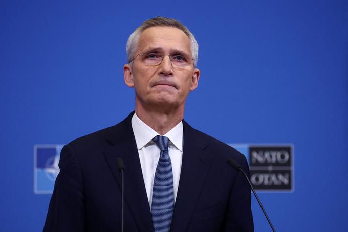 Na vprašanje, kakšno je tveganje morebitnega ruskega napada na katero od članic Nata, je Stoltenberg dejal, da "ne zaznavamo neposredne vojaške grožnje nobeni zaveznici Nata". | Foto: Reuters