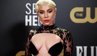 Lady Gaga je z dekoltejem pritegnila poglede