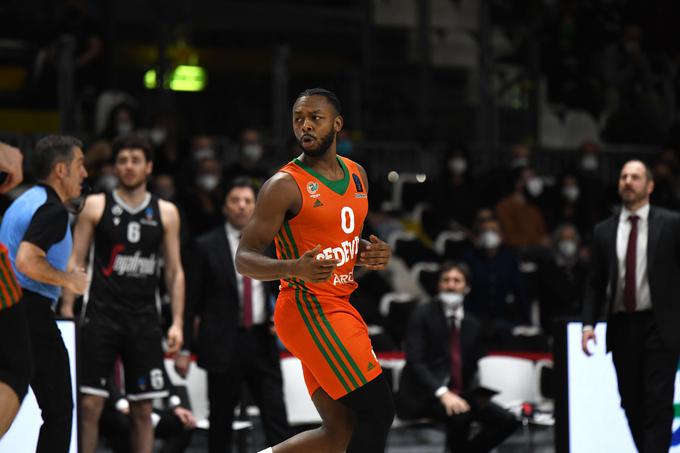 Jacob Pullen je bil vroč na začetku tekme, na koncu pa z 20 točkami najboljši strelec. | Foto: KK Cedevita Olimpija/Tine Ružič