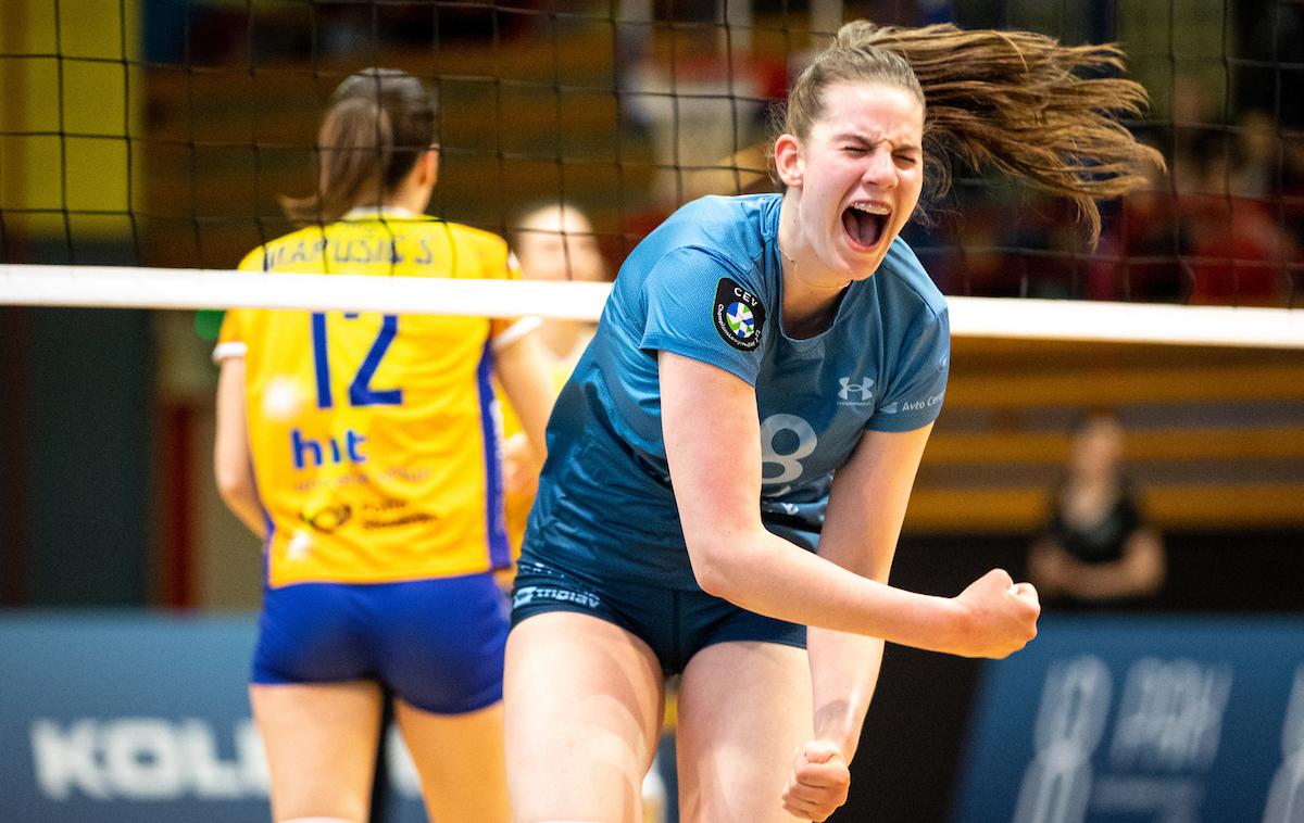 Calcit Volley | Favorizirane Kamničanke so dosegle prve zmago v finalu. | Foto Matic Klanšek Velej/Sportida