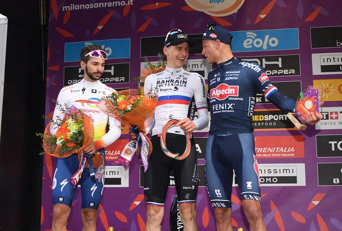 Mohoriču sta lani na odru za zmagovalce družbo delala Francoz Anthony Turgis in Nizozemec Mathieu van der Poel. | Foto: Guliverimage/Vladimir Fedorenko