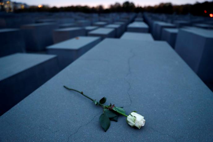 holokavst | Film pripoveduje resnično zgodbo o nemškem podjetniku Oskarju Schindlerju, ki je v času nacizma pred koncentracijskimi taborišči rešil več kot 1000 Judov. | Foto Reuters