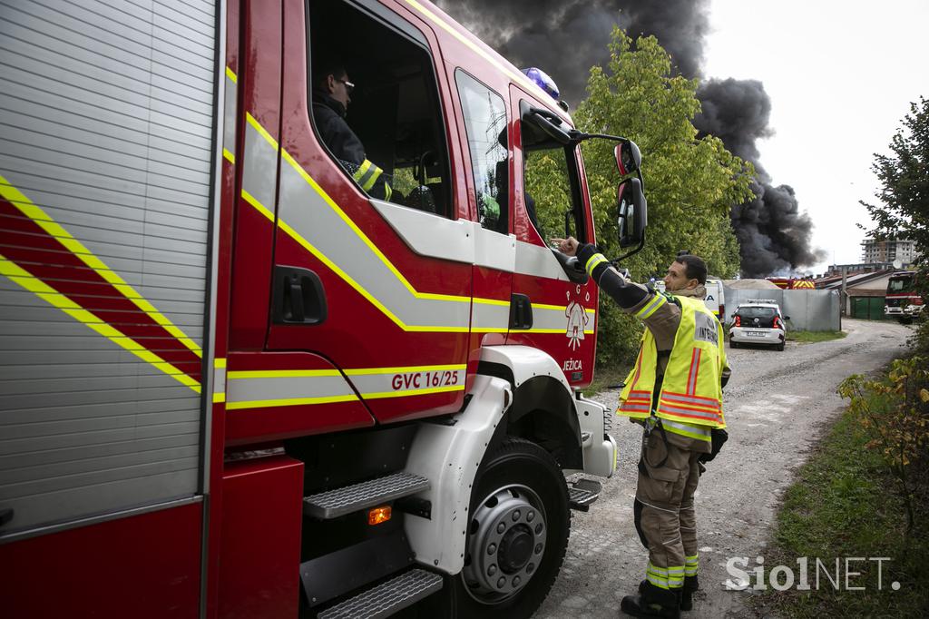 Požar v Stegnah v Ljubljani.