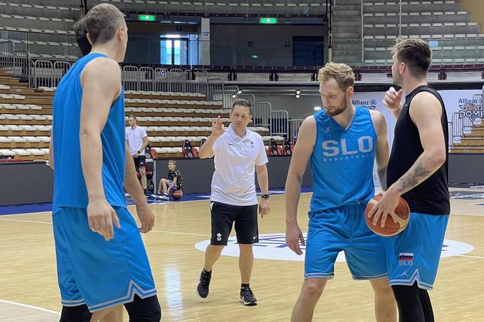 reprezentanca Dončić Sekulić | Od četrtka v Trstu z reprezentančnimi kolegi trenira tudi Luka Dončić. | Foto KZS