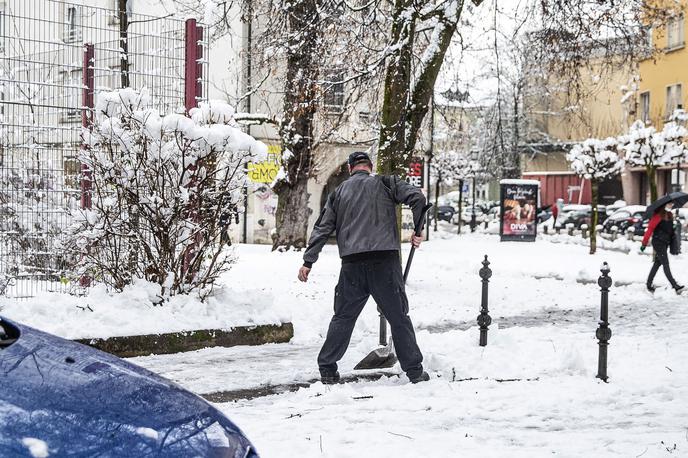 Sneg Ljubljana |  V sredo dopoldne bodo padavine povsod ponehale, od zahoda se bo jasnilo. | Foto Ana Kovač