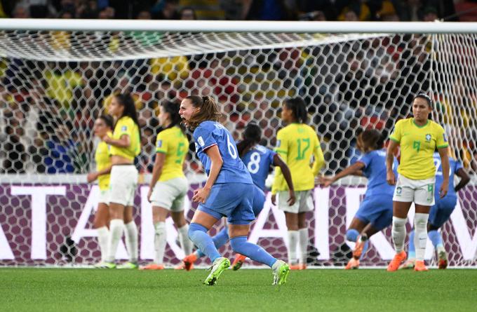 Zmagoviti zadetek za zmago Francije je dosegla Wendie Renard. | Foto: Reuters