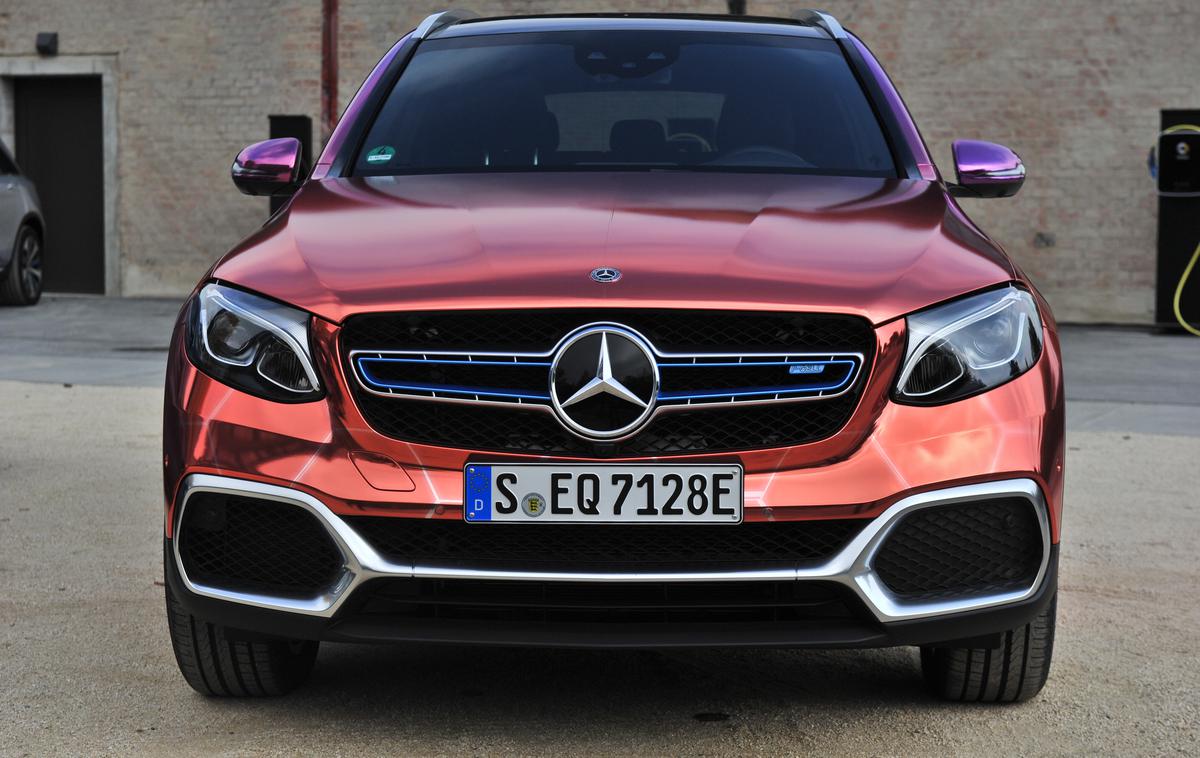 Mercedes-benz GLC F-Cell | Mercedes-Benz je med tistimi proizvajalci, ki v Evropi razvijajo pogone na vodikove gorivne celice. Te med vožnjo zagotavljajo električno energijo, velika litij-ionska baterija ni potrebna. Največji trg v Evropi je Nemčija. | Foto Gašper Pirman