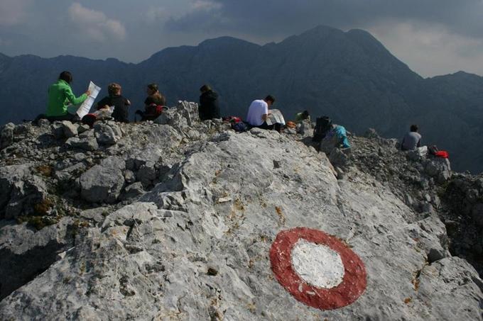 Slovenske planinske poti so speljane do vrhov, v tujini pa običajno vodijo le do planinskih koč. (Foto: Manca Čujež) | Foto: 