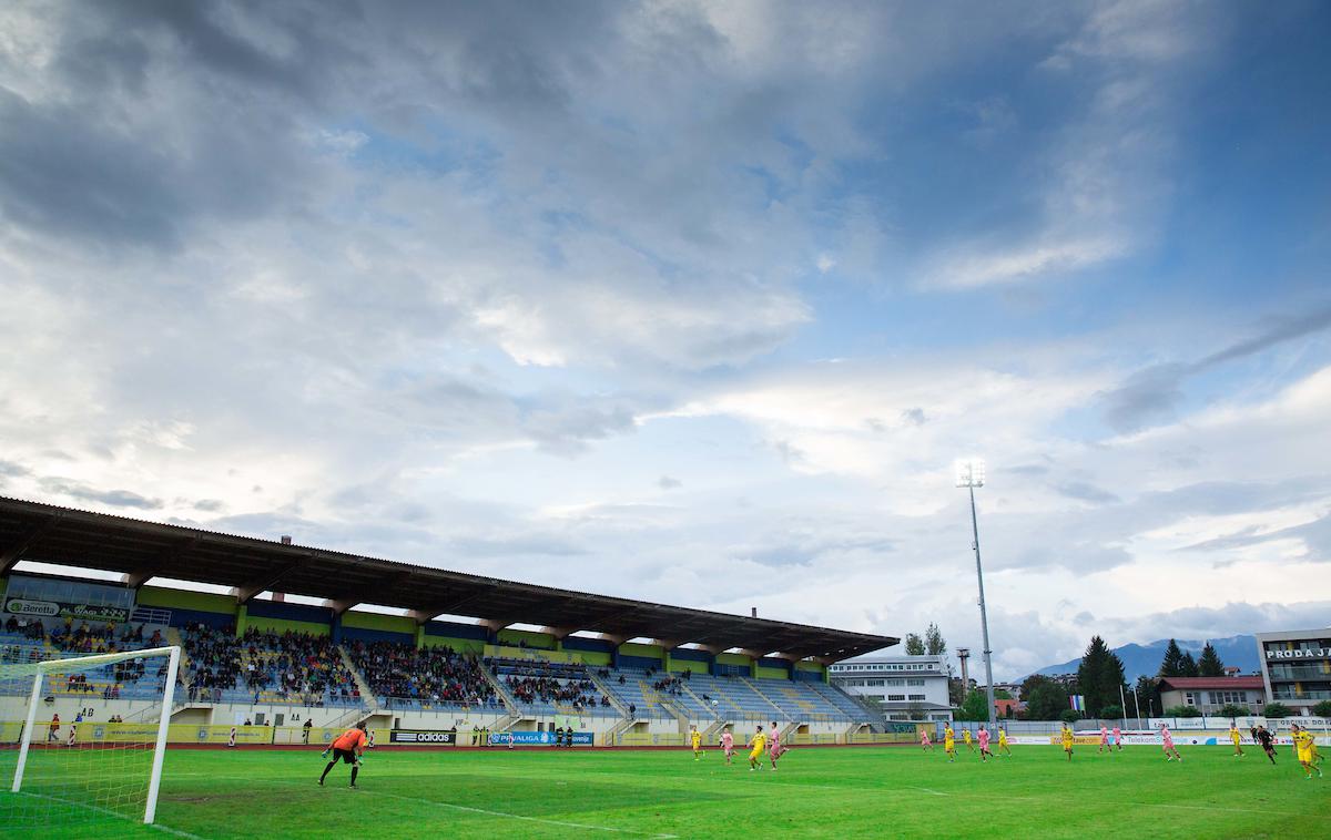 NK Domžale Športni park | Domžalski Športni park bo 27. novembra pokal po šivih. | Foto Vid Ponikvar