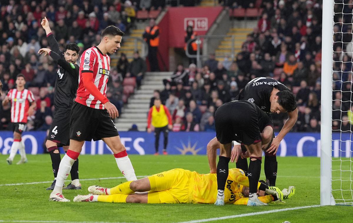 Lukasz Fabianski | Lukasz Fabianski je pri zavesti. | Foto Reuters