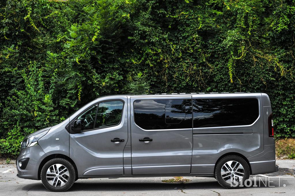 Opel vivaro touring