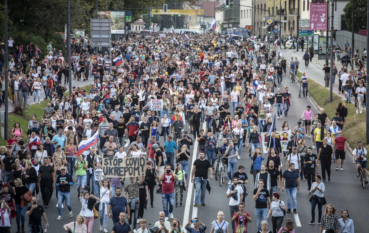 Protest nasprotnikov pogojev PCT v Ljubljani dne 29.9.2021 | Po enem od predlaganih sklepov naj odbora pozoveta organe odkrivanja in pregona ter državno odvetništvo k uvedbi prekrškovnih, kazenskih in civilnih odškodninskih postopkov zoper organizatorje neprijavljenih protestov in nasilne protestnike. | Foto Bojan Puhek