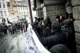 Protest, Zoran Janković, Mol, hostel celica