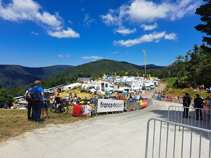 Zaključni makadamski del na La Planche des Belles Filles. Naklon bo kar 24-odstoten! | Foto: Alenka Teran Košir