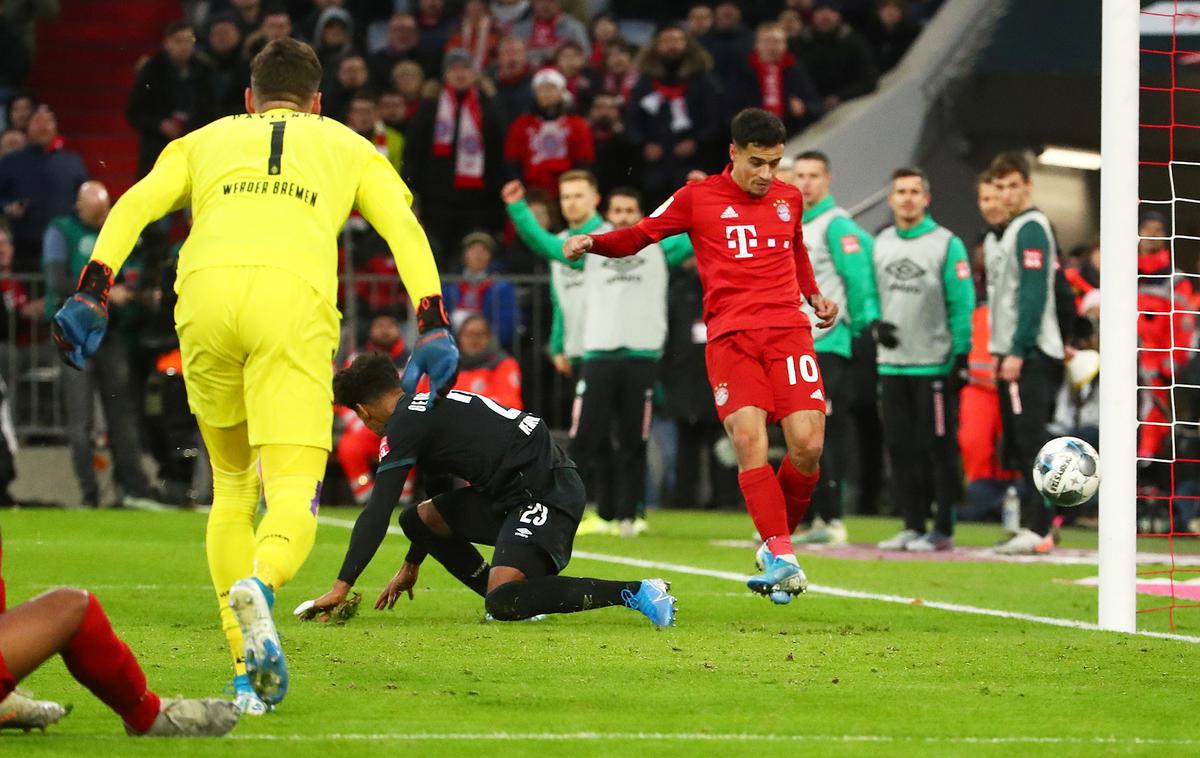 Philippe Coutinho | Philippe Coutinho je v zadnji minuti prvega polčasa izenačil na 1:1, nato je Robert Lewandowski hitro dosegel zadetek za 2:1. Brazilec je dosegel kar tri zadetke. | Foto Reuters