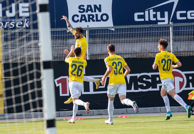 Nemanja Jakšić za 1:0. | Foto: Nik Moder/Sportida