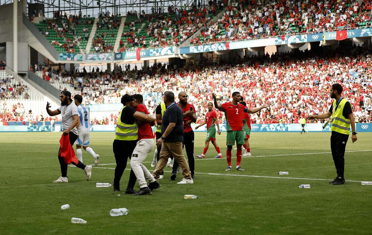 argentinska nogometna reprezentanca, olimpijske igre | Uvodno srečanje olimpijskega turnirja je zaznamoval velik kaos. | Foto Reuters