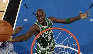 Garnett v barskem pretepu (video)