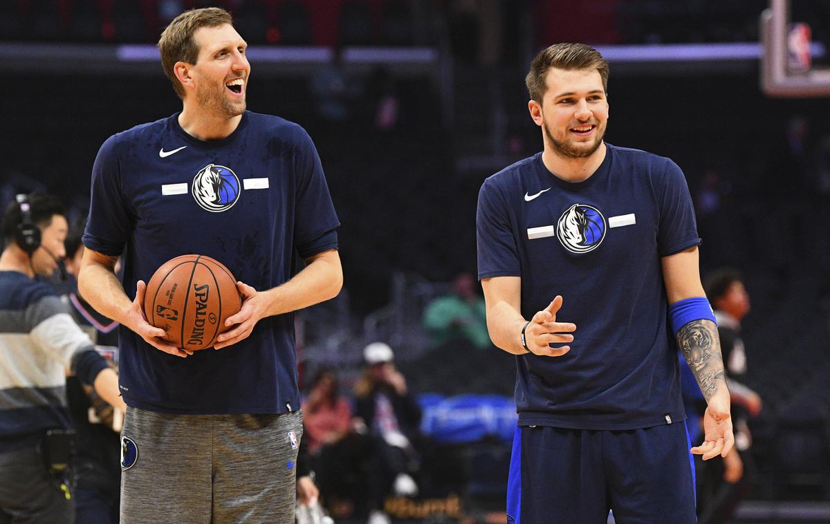 Dirk Nowitzki Luka Dončić | Dirk Nowtizki je po koncu kariere mesto glavnega v Dallasu predal Luki Dončiću. | Foto Guliverimage