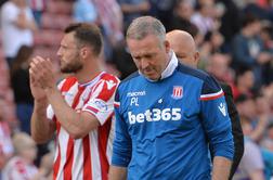 Stoke City odpustil trenerja