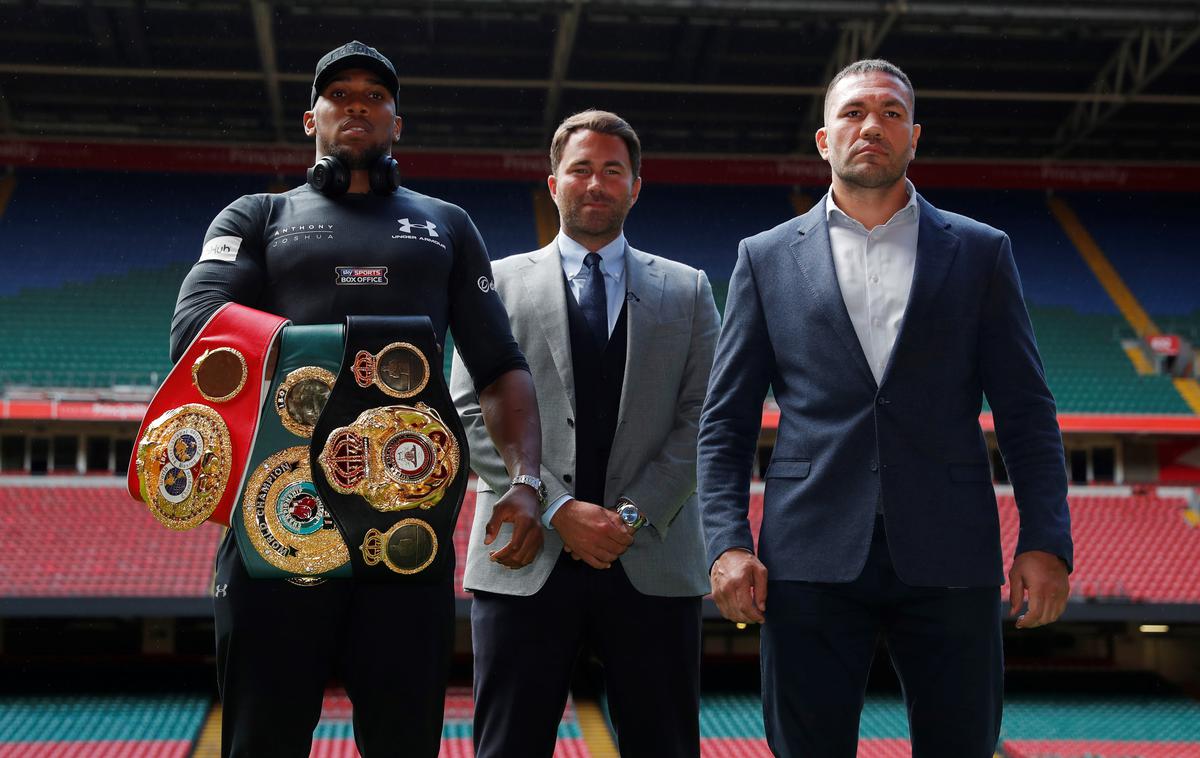 Anthony Joshua, Eddie Hearn, Kubrat Pulev | Kdaj se bosta spopadla Anthony Joshua in Kubrat Pulev? Eddie Hear (v sredini) meni, da pred oktobrom ne. | Foto Reuters