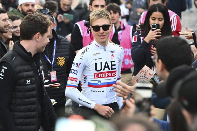 Tadej Pogačar na štartu dirke Milano-Sanremo. Nedavno je na Strade Bianche uprizoril neverjetno vožnjo in pobegnil glavnini 81 kilometrov pred ciljem. | Foto: Guliverimage