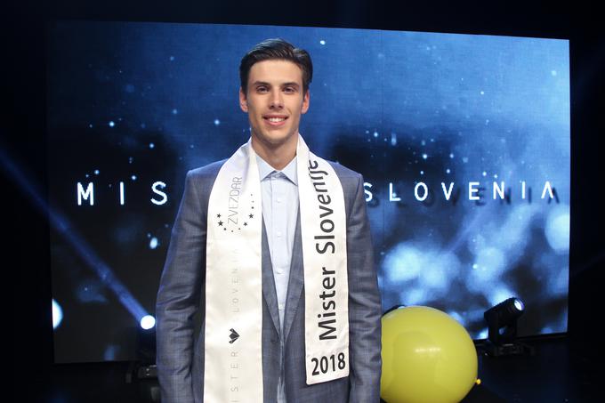 Za izbor je treniral petkrat na teden. "Treniral sem borilne veščine, še dvakrat na teden pa dodal obisk fitnesa, tek ali pa trening doma. Skušal sem narediti čim več, kar sem lahko do finala." | Foto: Mare Zaklop