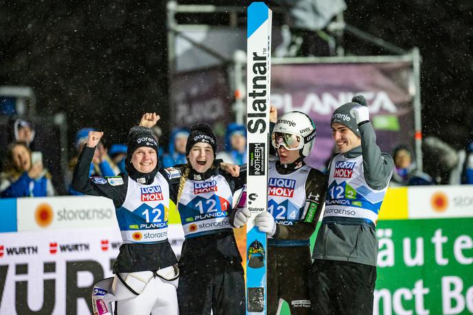 Ema Klinec, Nika Križnar, Anže Lanišek, Timi Zajc, Planica 2023 | Slovenski bronasti četverček – Ema Klinec, Nika Križnar, Anže Lanišek in TImi Zajc. | Foto Grega Valančič/Sportida