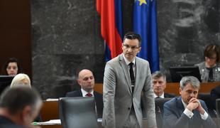 Šarec bo z zakonom prepovedal vardo in druge "vikend tabornike" #video