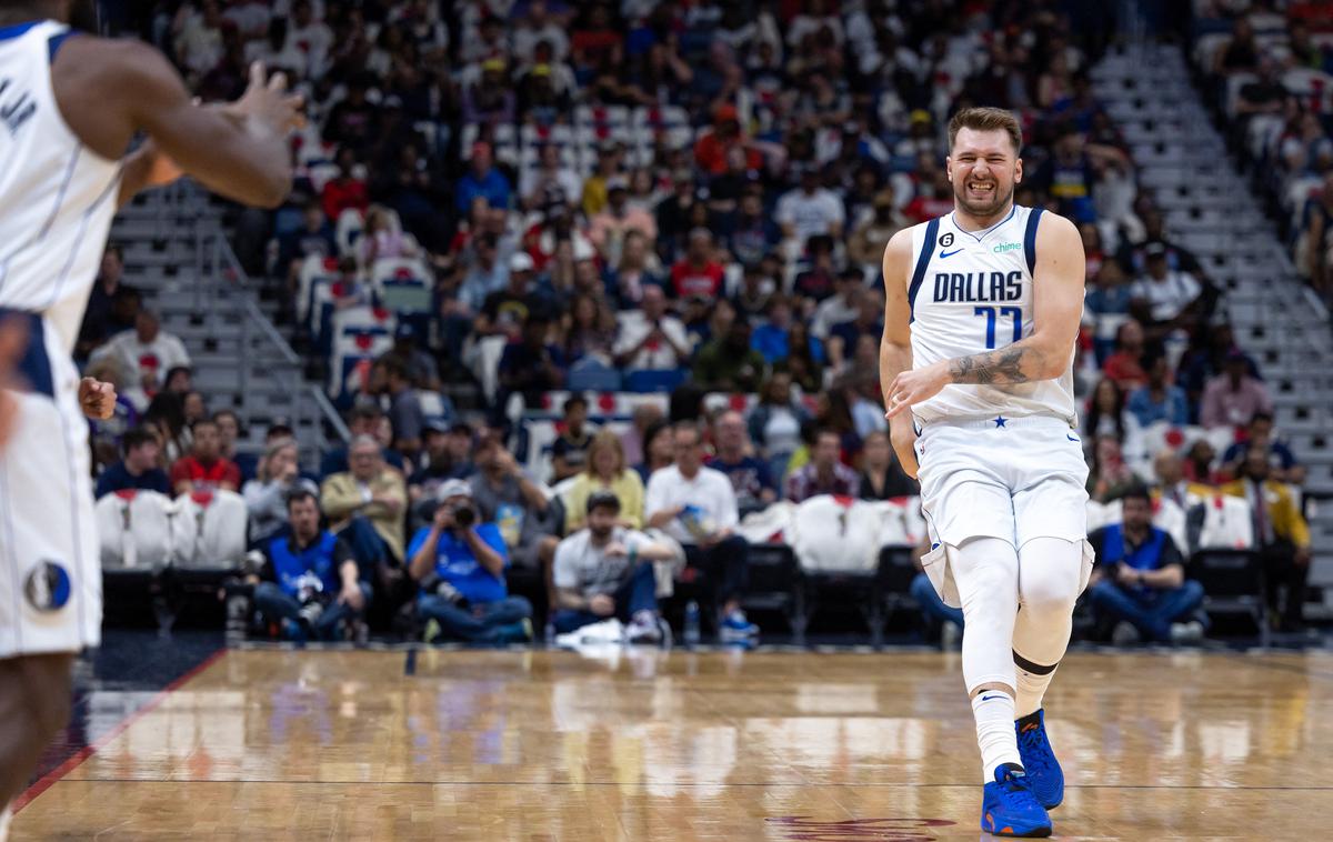 Luka Dončić | Luka Dončić je odigral prvo tekmo "back to back" v ligi NBA (dve zaporedni tekmi v dveh dneh) od začetka decembra. Žal jo je bil primoran skleniti še pred koncem tretje četrtine. | Foto Reuters