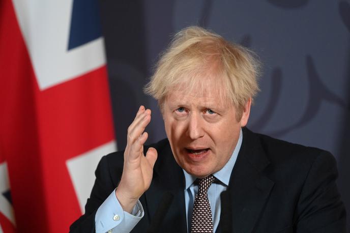 Boris Johnson | V državi so danes potrdili 1.239 primerov okužbe z različico omikron, kar 65 odstotkov več kot v soboto. | Foto Reuters