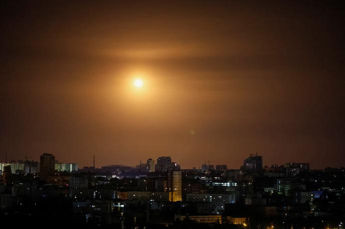 Kijev, napad z droni | Po navedbah ukrajinske vojske je šlo za enega najobsežnejših napadov iz zraka od začetka ruske invazije pred dvema letoma. | Foto Reuters