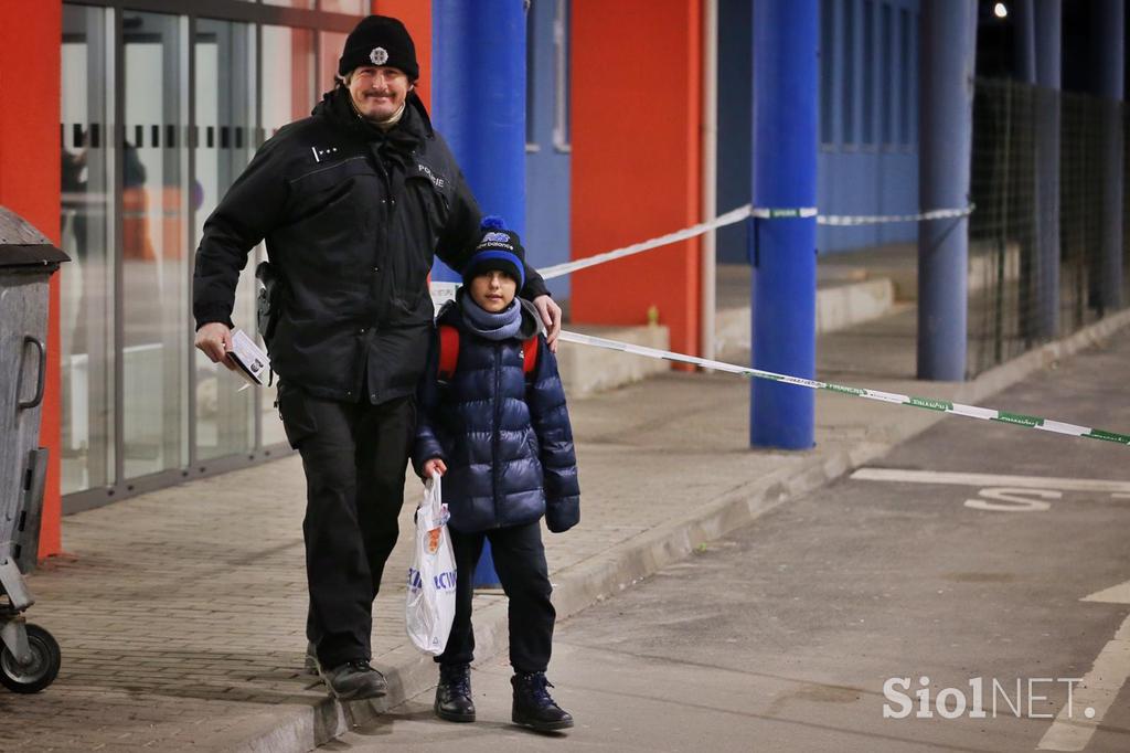 11-letni deček z nahrbtnikom in potnim listom sam na Slovaško