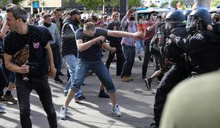 Protesti v Nemčiji: V Berlinu priprli več protestnikov proti koronaukrepom #video #foto