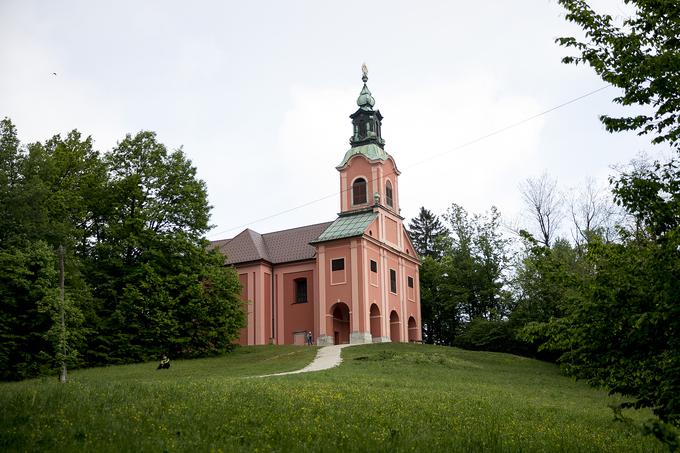 Na Rožniku bi v četrtek zvečer potekalo tradicionalno kresovanje, danes pa praznovanje delavskega praznika, a je zaradi ukrepov slika precej drugačna. | Foto: Ana Kovač