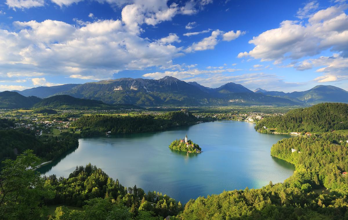 Bled, Slovenija | Čeprav je zdaj pot za pešce znova prehodna, pa dela na cesti na Mlinem še niso povsem zaključena. | Foto Shutterstock