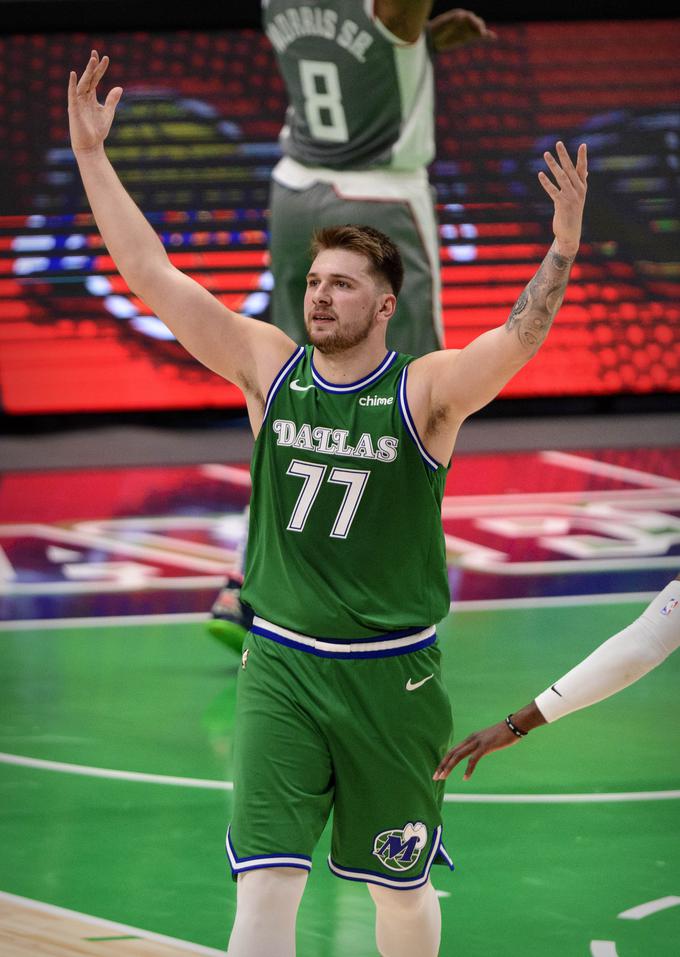 Luka Dončić bi se lahko v bodoče znašel zelo visoko na prestižni Forbsovi lestvici športnikov, ki so v enem letu največ zaslužili. | Foto: Reuters