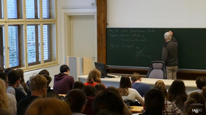 Intelektualno in ustvarjalno okolje, ki ga vzdržuje in razvija fakulteta, omogoča posredovanje, ustvarjanje novih znanj ter njihovo širitev preko diplomantk in diplomantov k različnim institucijam in partnerjem na raziskovalnem in gospodarskem področju naravoslovja in tehnike, oblikovanja tekstilij in oblačil, drugih materialov ter grafičnih tehnik. Foto: Matic Sinja. | Foto: 