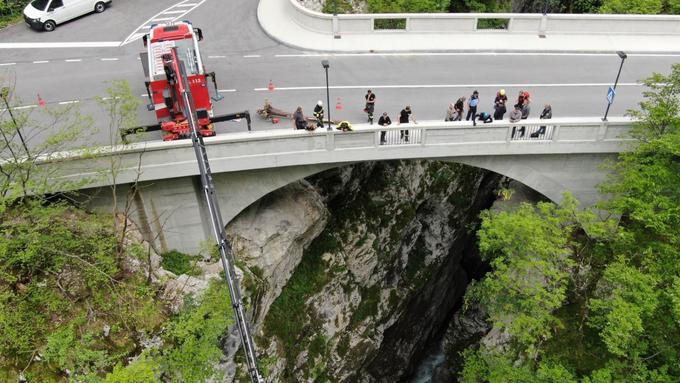 Iskalna akcija danes poteka na območju trdnjave Kluže in bližnje soteske reke Koritnice. | Foto: PU Nova Gorica