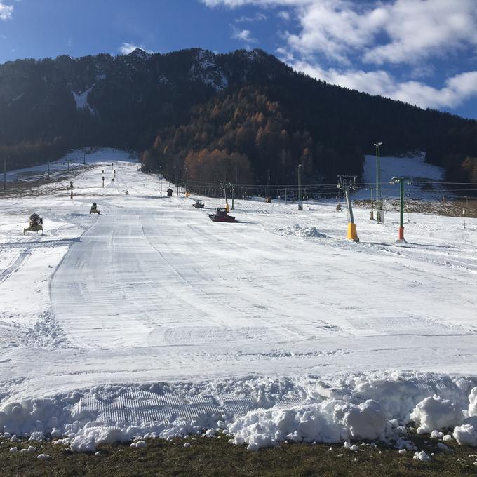 Tudi Kranjska Gora je pripravljena na prve smučarje. Naprave bodo pognali v petek, 24. novembra. | Foto: 