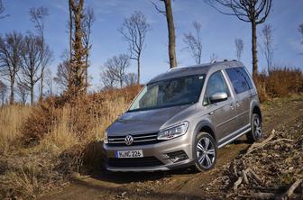 Volkswagen caddy alltrack – multipraktik je zavil na makadam