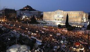 Grški parlament izglasoval zaupnico Papandreujevi vladi