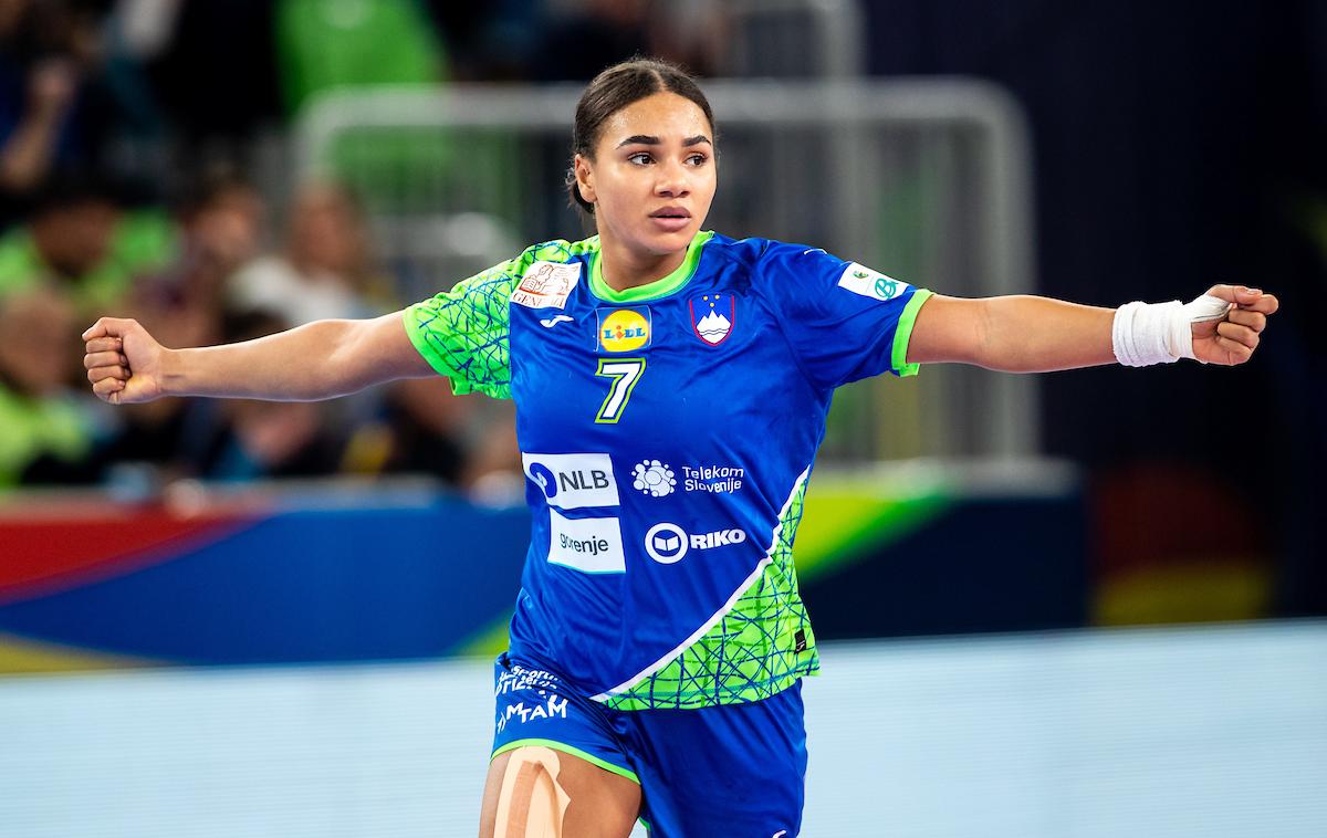 EHF Euro22: Slovenija - Hrvaška Elizabeth Omoregie | Slovenska rokometna reprezentantka Elizabeth Omoregie bo najmanj do konca sezone 2025/2026 igrala za Bukarešto.  | Foto Matic Klanšek Velej/Sportida